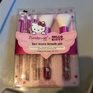The crème x Hello Kitty Make Up Brushes